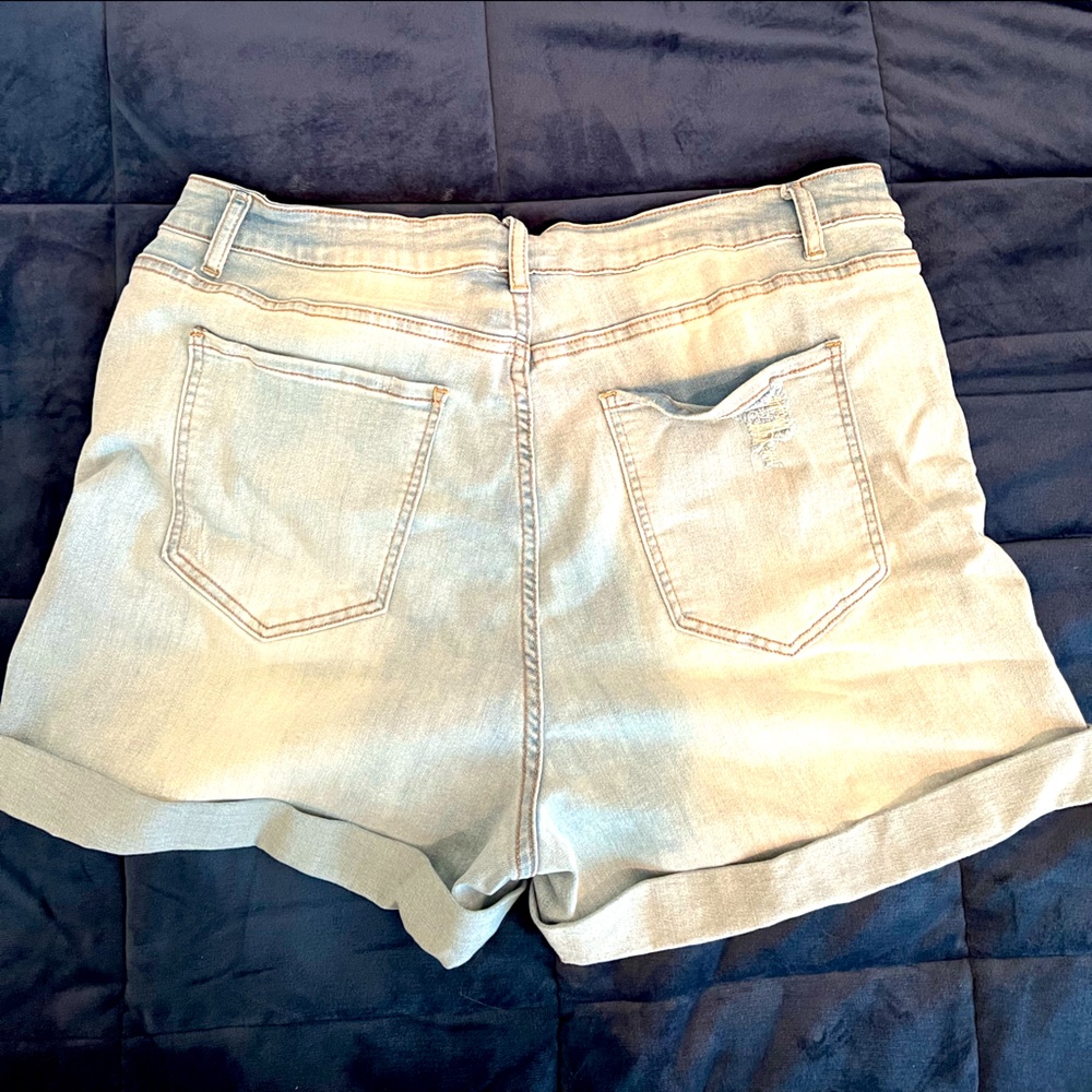White wash Jean shorts size 22
